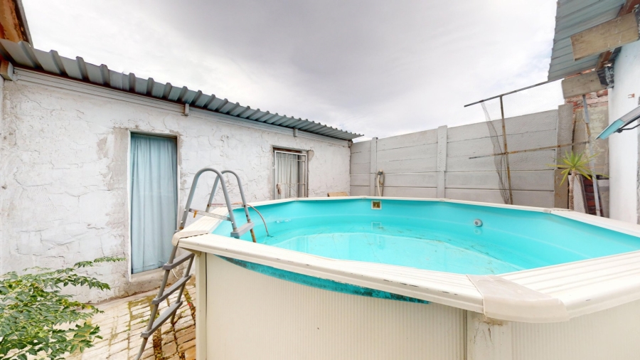 5 Bedroom Property for Sale in Colorado Park Western Cape